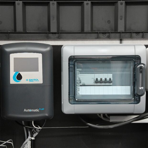 Pool Technikbox Classic L | Holzoptik in Grau | Astralpool Bilbao Ø 500 mm | AquaForte® Eco IVS 75 | BAYROL Automatic Cl-pH